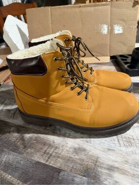 Women's size 7 Tan Shearling-Lined Lace-Up Work Boots